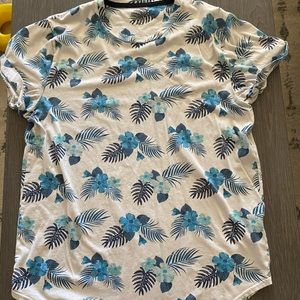 Men’s Hollister tee
